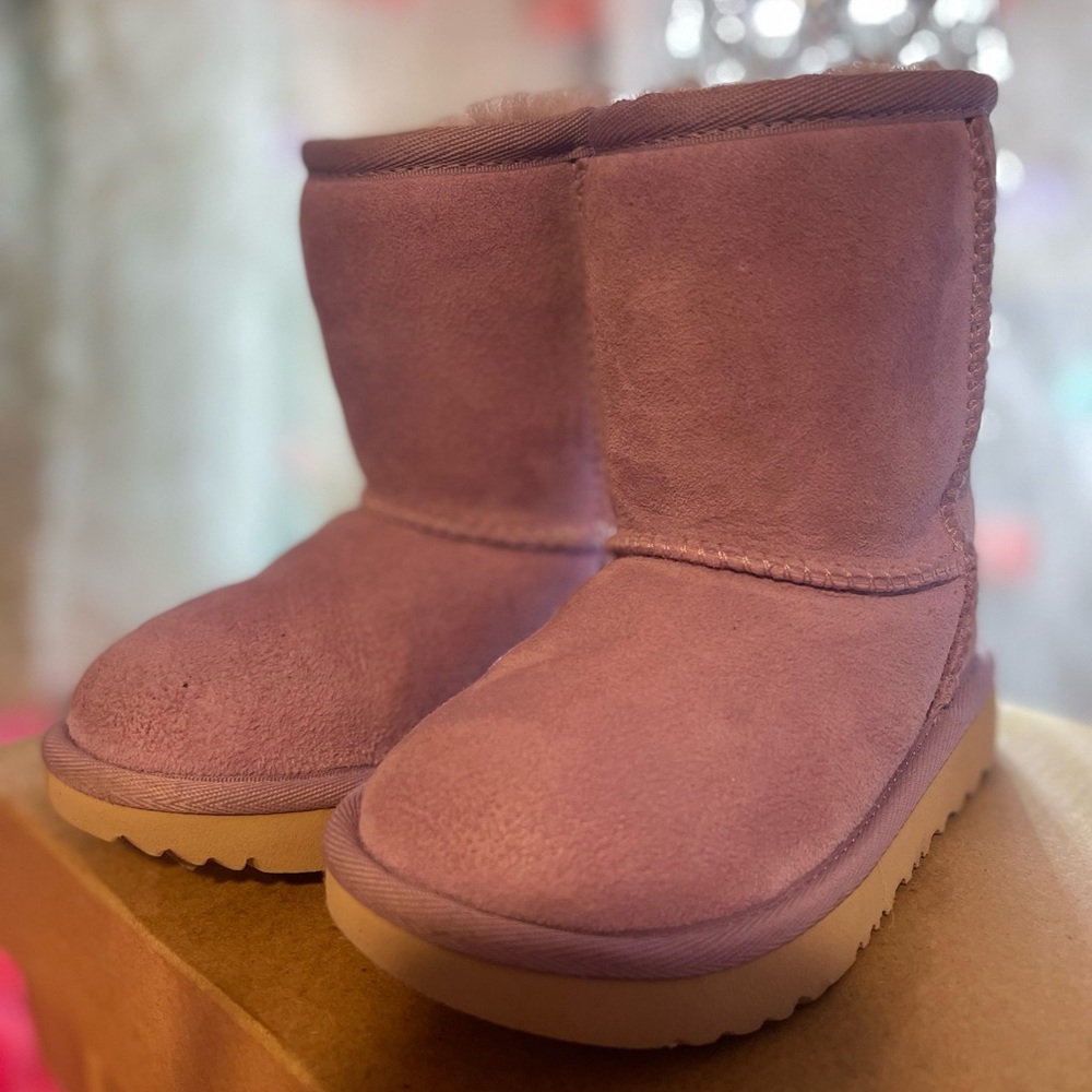PURPLE UGG